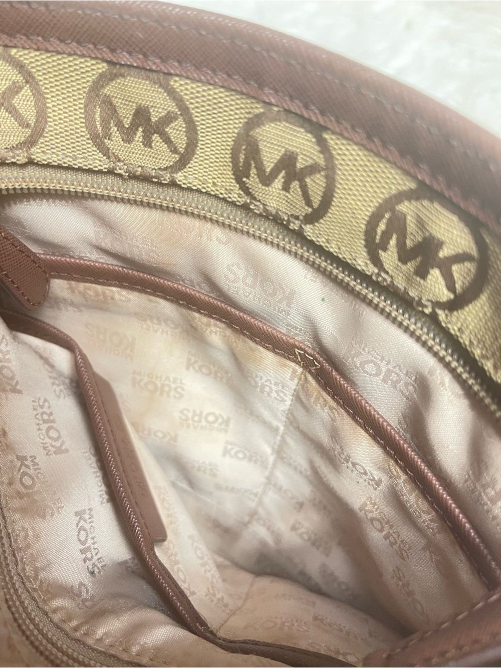 Michael Kors Tan/Brown MK Signature Crossbody Shoulder Bag gold tone hardwares. - Picture 8 of 9